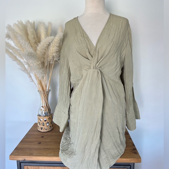 H&M sage green dress - Picture 1 of 7